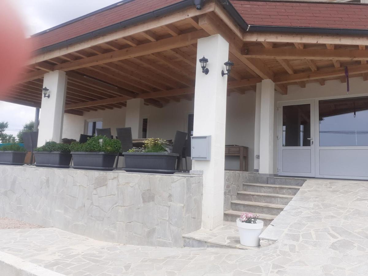 Hotel B&B Mama Mia Obrovac Kültér fotó