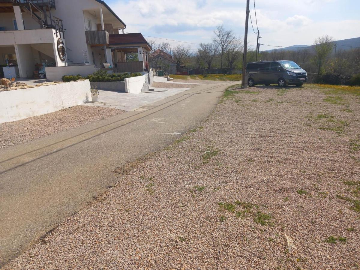 Hotel B&B Mama Mia Obrovac Kültér fotó